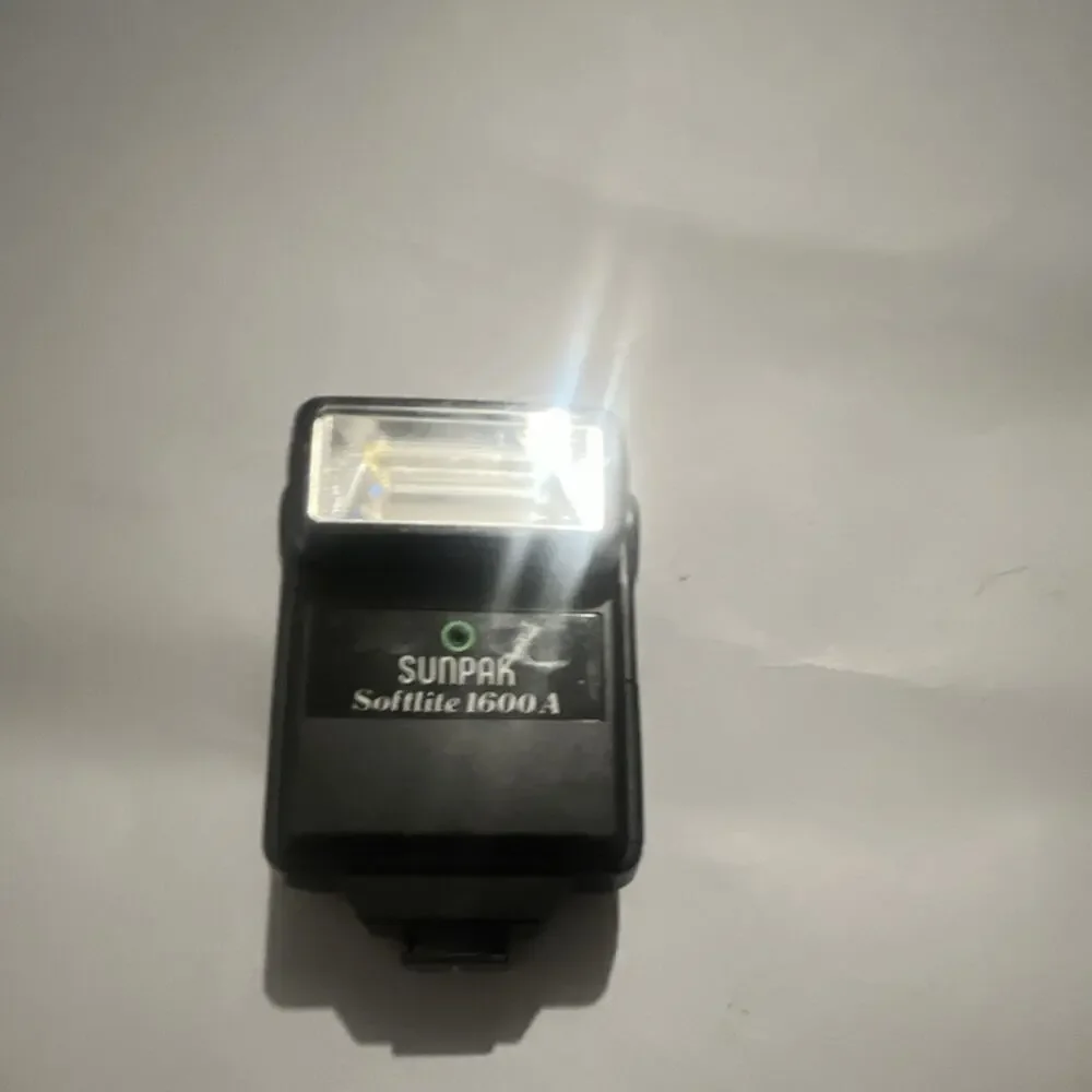 Sunpak Softlite 1600A Shoe Mount Camera Flash Auto OK Ready Universal Hot Shoe